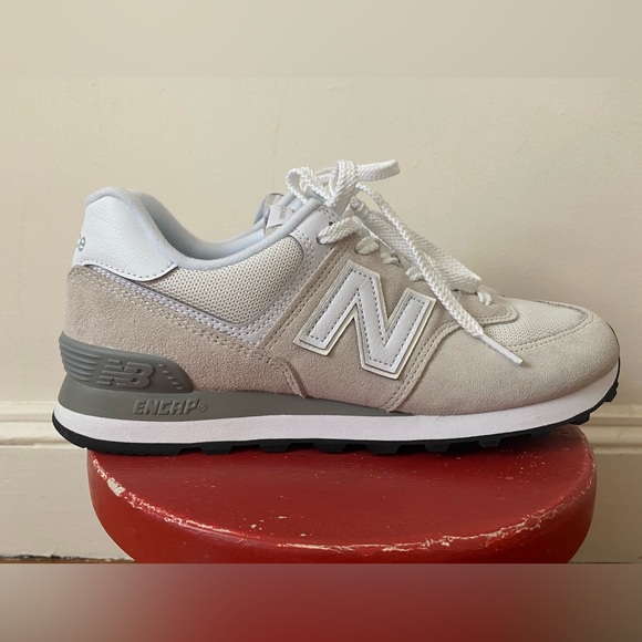 New Balance 574 Core women’s size 10 sneaker - Picture 8 of 9